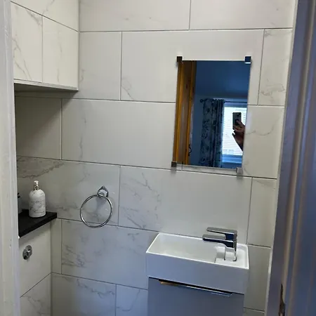 Πανσιόν At 153 Only Σκάρμπορο