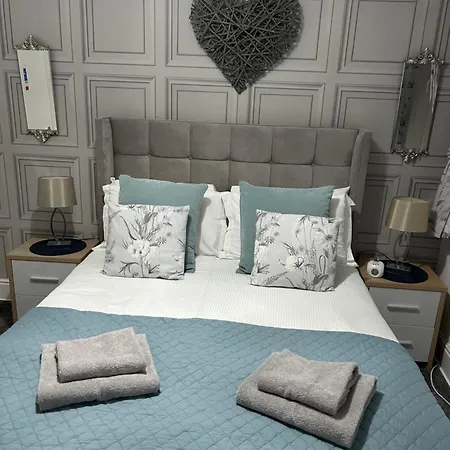 At 153 Only Pensión