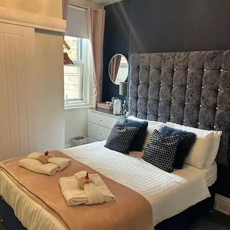 Casa de hóspedes At 153 Only